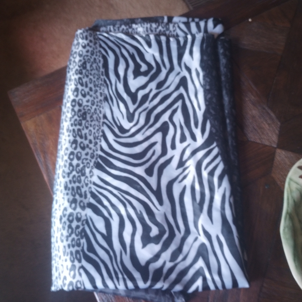 Leopard Shower Curtain - Picture 4 of 5